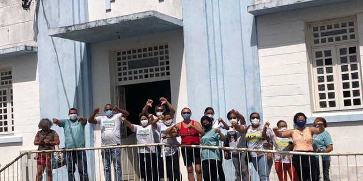 Terceiro dia de greve é marcado por ato na frente do Hospital de Maruim