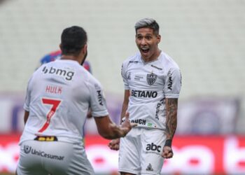 Com jogo seguro, Galo derrota o Fortaleza no Castelão e segue firme na liderança do Brasileirão