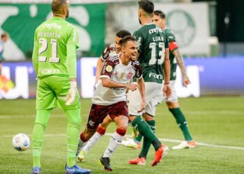 Com dois gols de Michael, Flamengo vence o Palmeiras de virada no Allianz
