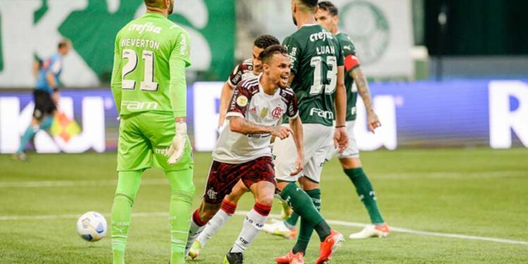 Com dois gols de Michael, Flamengo vence o Palmeiras de virada no Allianz