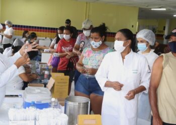 Imunização avança com mais 7.414 aracajuanos vacinados nesta quinta-feira
