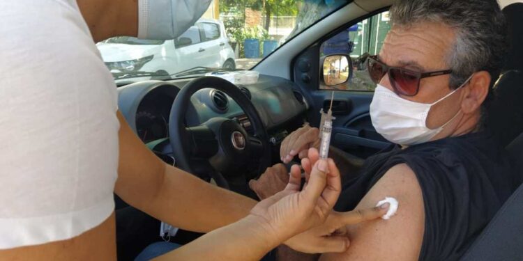 Covid-19: 7.082 pessoas foram vacinados nesta quinta-feira, em Aracaju, representa 68,18%