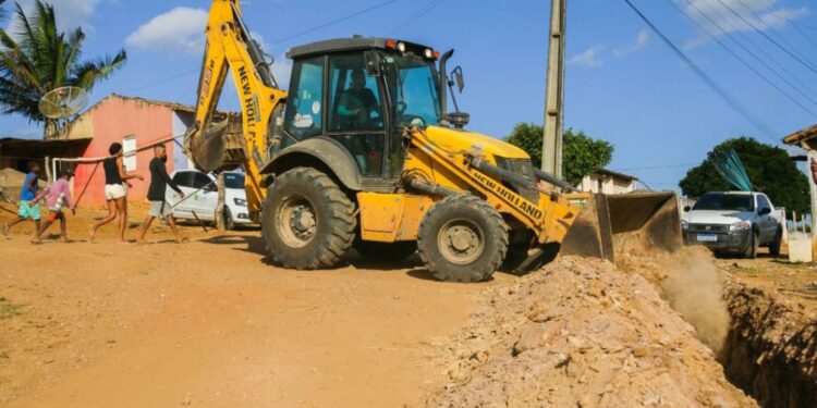 Prefeitura de Simão Dias executa obra do Sistema Simplificado de Água no Pov. Sítio Alto