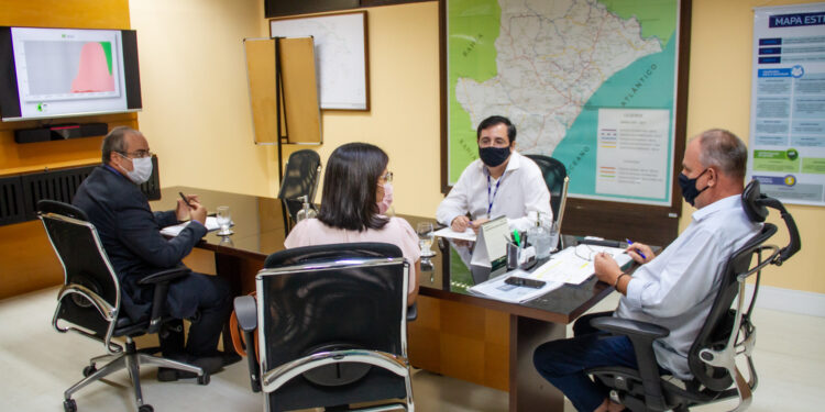 Comitê mantém toque de recolher e altera capacidade de público em eventos