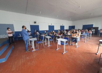 Educação realiza formação com professores do 6° ao 9° para o retorno das aulas presenciais em Itaporanga