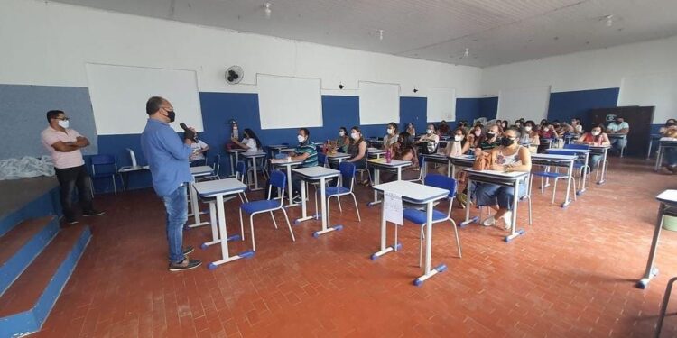 Educação realiza formação com professores do 6° ao 9° para o retorno das aulas presenciais em Itaporanga