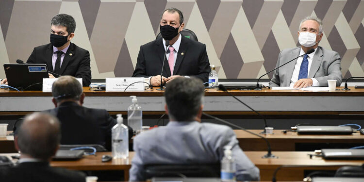 CPI da Covid ouve diretor de empresa acusada de prescrever ‘kit Covid’