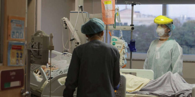 Brasil registra 882 mortes pela covid nas últimas 24 horas; total de vítimas ultrapassa 580 mil