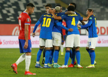 Brasil derrota Chile e segue invicto nas Eliminatórias