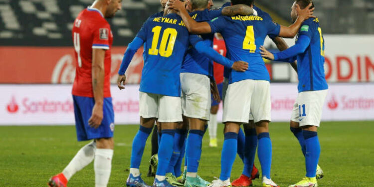 Brasil derrota Chile e segue invicto nas Eliminatórias