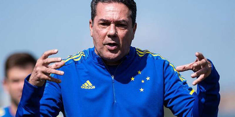 Luxemburgo se prepara para dar salto em ranking de técnicos do Cruzeiro