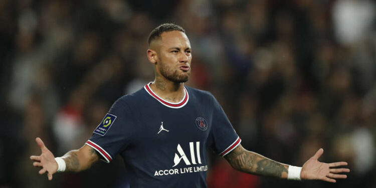 Na estreia de Messi em casa, Neymar marca e Icardi garante vitória do PSG no fim