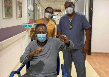 Ainda internado, Pelé mostra recuperação e exibe bom humor: ‘É o melhor remédio’