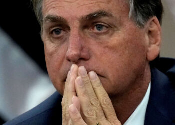 Bolsonaro ficará em isolamento por ao menos cinco dias, diz Planalto