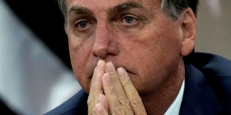 Bolsonaro ficará em isolamento por ao menos cinco dias, diz Planalto