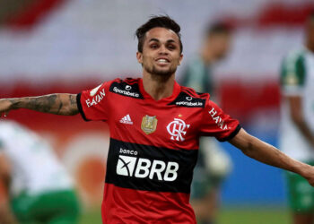 Michael recebe proposta ‘tentadora’ da Arábia, conversa com a diretoria do Fla e futuro do atacante é exposto