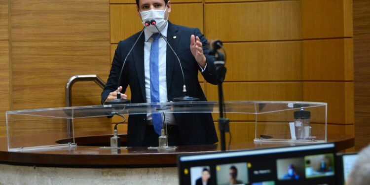 Imunização no Brasil ultrapassa EUA e Deputado comemora