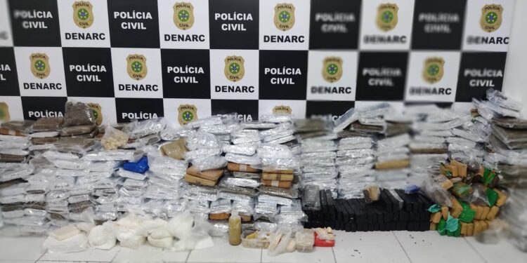 Denarc apreende 700kg de drogas em casa no Robalo