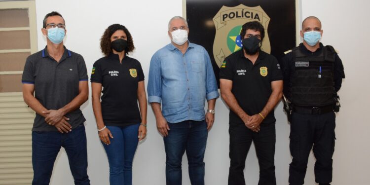 Prefeito de Socorro realiza visita à Acadepol
