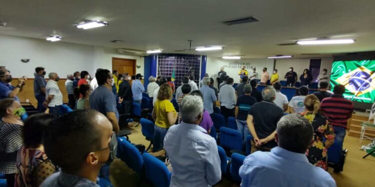 Movimentos sociais de direita se reúnem no CDL, em Aracaju, para discutir ato de 7 de Setembro