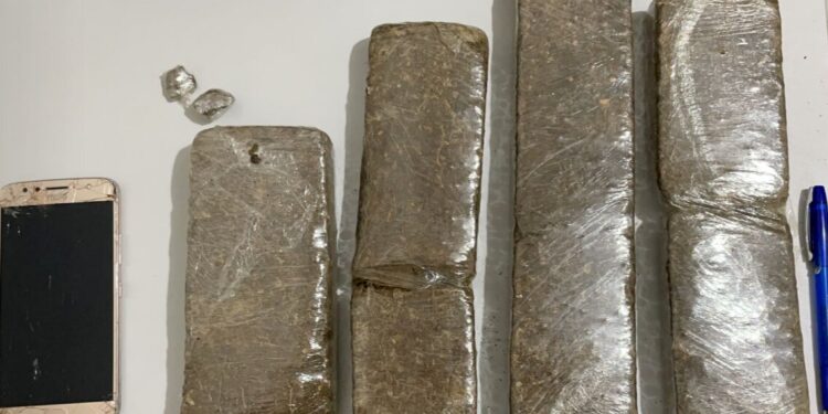 Polícia Civil prende três homens em flagrante por tráfico de drogas em Estância