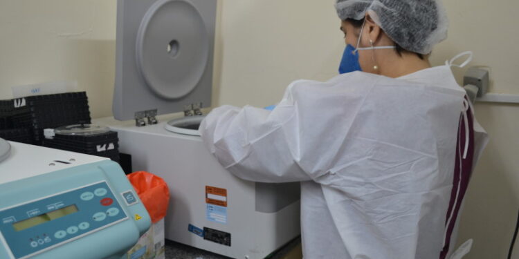 Lacen segue com vigilância genômica para variantes do coronavírus