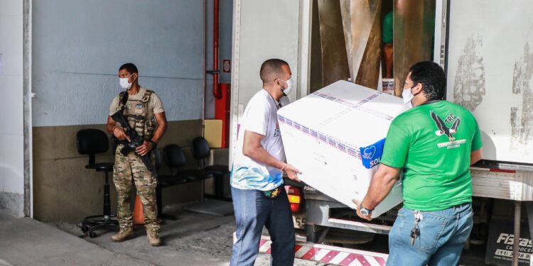 Sergipe recebe novas remessas de imunizante contra a Covid-19