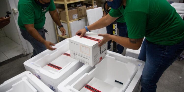 Sergipe recebe novo lote de vacinas contra a Covid-19 nesta quarta