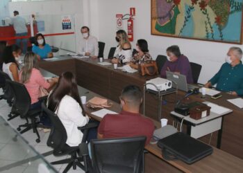 Municípios com baixo índice de adesão à campanha de imunização foram convocados para uma reunião estratégica com a secretária de Estado da Saúde, Mércia Feitosa