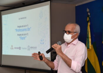 Prefeito Edvaldo Nogueira anuncia projetos de combate à pobreza menstrual nas escolas e para ajuda de custo aos professores