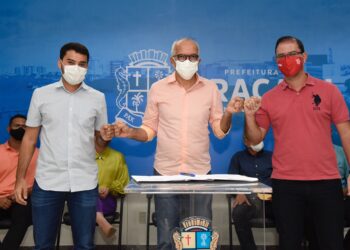 Prefeito Edvaldo assina Termo de Fomento para repasse de R$ 200 mil ao Sergipe e Confiança