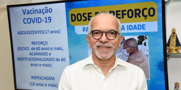 Covid-19: Aracaju inicia vacinação de adolescentes de 17 anos e aplicação de reforço em idosos