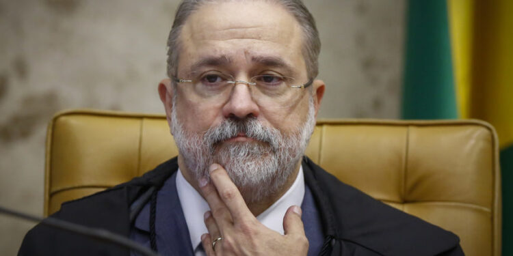Aras pede para STF suspender MP das fake news editada por Bolsonaro na véspera do 7 de Setembro