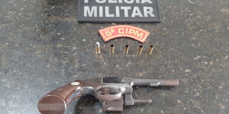 PM apreende arma de fogo após tentativa de homicídio contra policiais em Pacatuba