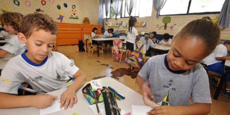 Pandemia causa impactos na alfabetização de crianças