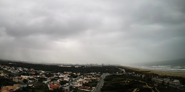 Tempo permanece nublado durante fim de semana e feriado prolongado