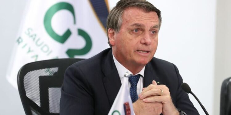 Bolsonaro envia áudio para pedir que caminhoneiros recuem de paralisação