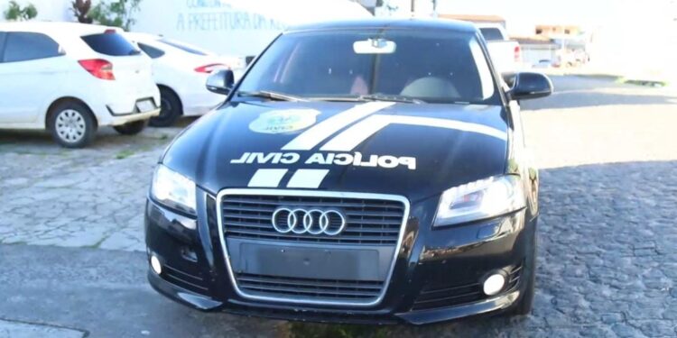 Audi apreendido com traficante sergipano no RJ é transformado em viatura do Denarc
