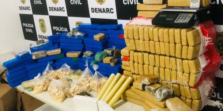 Denarc prende dois traficantes e apreende 200 quilos de cocaína, crack e maconha