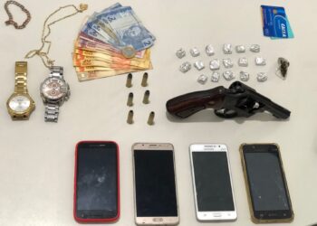 Polícia Civil apreende arma de fogo e drogas com quinteto em Lagarto