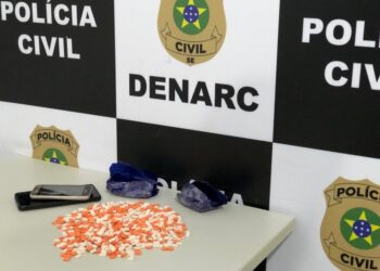 Denarc prende dois homens e apreende R$ 50 mil em drogas sintéticas