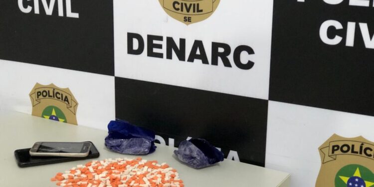 Denarc prende dois homens e apreende R$ 50 mil em drogas sintéticas