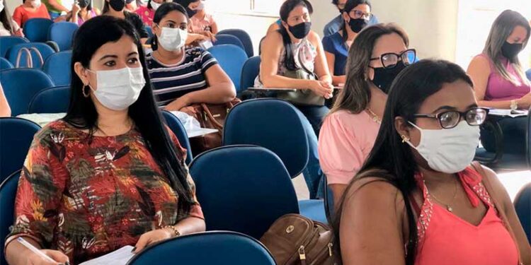 Prefeitura de Lagarto reúne gestores escolares para discutir o Projeto Aprova Brasil