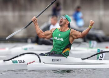 Fernando Rufino conquista ouro na canoagem na Paralimpíada
