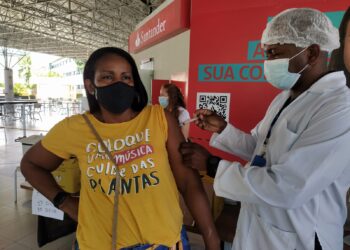 Aracaju vacinou mais 2.958 pessoas neste domingo, 19