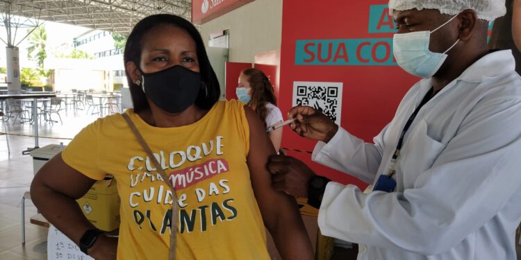 Aracaju vacinou mais 2.958 pessoas neste domingo, 19