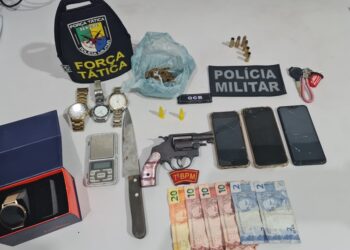 Polícia Militar prende dupla com arma de fogo e drogas na Rodovia SE-170