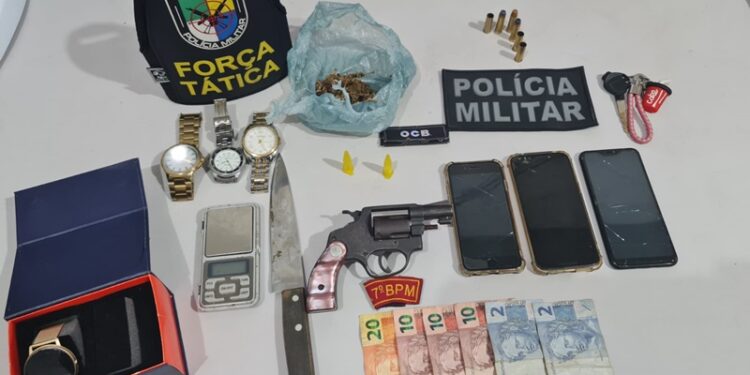 Polícia Militar prende dupla com arma de fogo e drogas na Rodovia SE-170