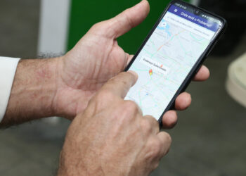 Canais para solicitar reparos na iluminação pública auxiliam a população na capital