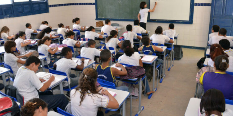 Pesquisa do IBGE investiga bullying, uso de bebidas, drogas e vida sexual dos alunos de Sergipe